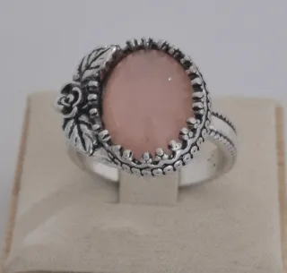 Anel Prateado com Pedra Rosa