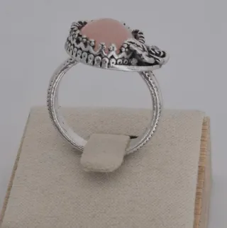 Anel Prateado com Pedra Rosa