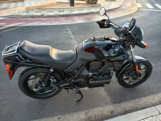 BMW K75 Moto Clásica Negra