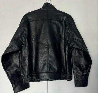 Bomber negra oversize