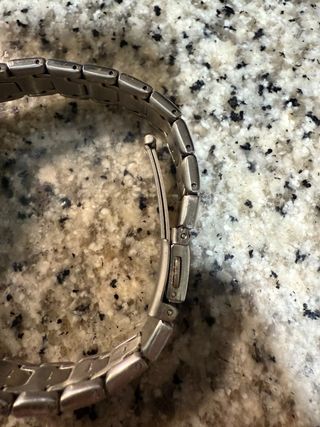 Reloj AIMASI Mujer Plata y Negro Seminuevo