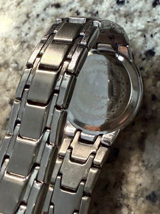 Reloj AIMASI Mujer Plata y Negro Seminuevo