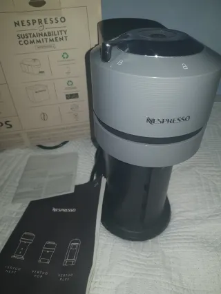 Cafetera Nespresso Krups Vertuo Gris