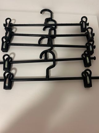 5 perchas de pinza negras