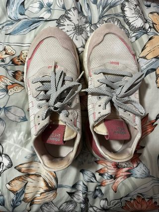 Zapatillas Adidas Beige y Rosa