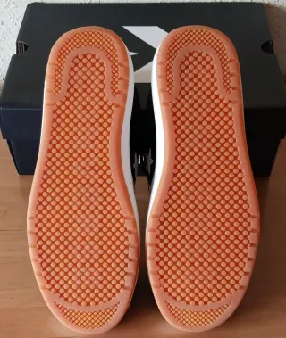 Talla 42 Converse Piel Negra y Blanca