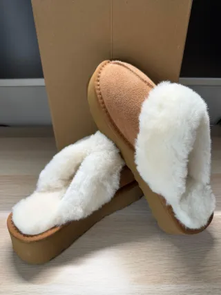 UGG Pantuflas Marrón y Blanco Nuevas