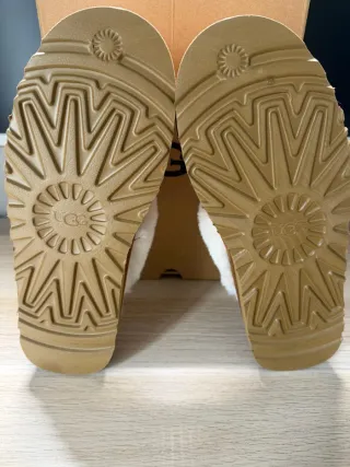 UGG Pantuflas Marrón y Blanco Nuevas