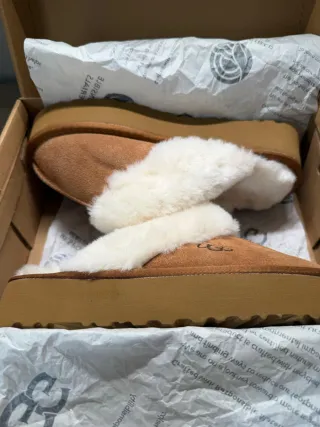 UGG Pantuflas Marrón y Blanco Nuevas