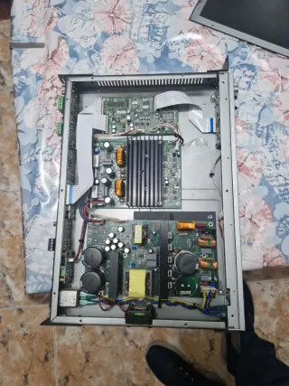 Amplificador Bose FreeSpace IZA 2120-HZ Averiado