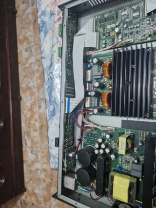 Amplificador Bose FreeSpace IZA 2120-HZ Averiado