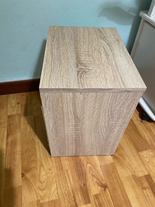 Mesita de noche moderna