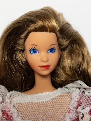 Muñeca Barbie heart family kiss and cuddle