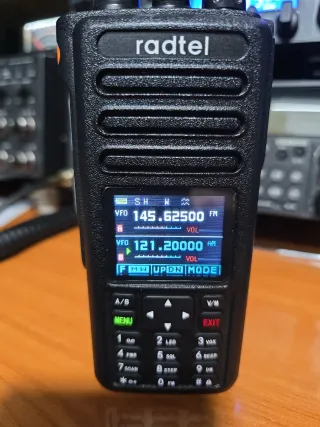 Walkie Talkie Radtel RT730