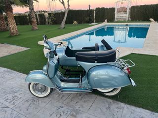 Se ALQUILA  moto vespa 150  con sidecar