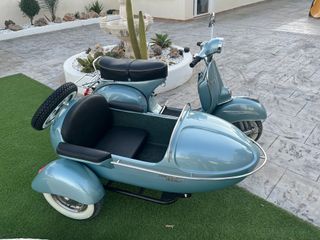 Se ALQUILA  moto vespa 150  con sidecar