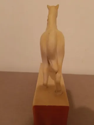 Figura cavallo White Horse Whisky