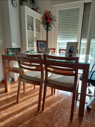 Mesa comedor y 6 sillas madera y cristal