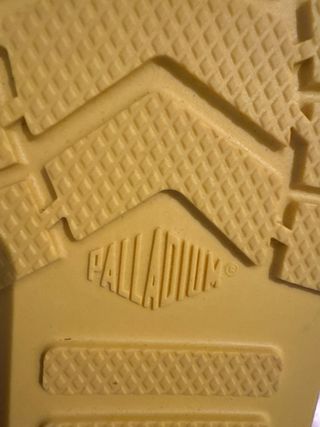 Sandalias Palladium grises y amarillas