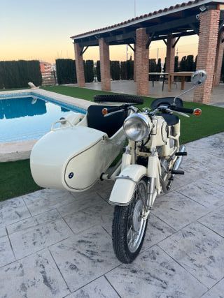 Alquiler Moto BMW R 27 con Sidecar