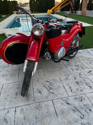 Se alquilan motos con sidecar