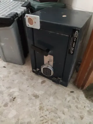 Caja Fuerte Cobra Negra y Gris