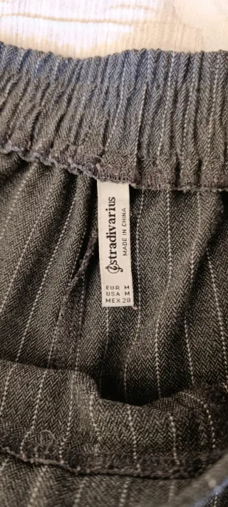 Pantalón de vestir Stradiwarius gris