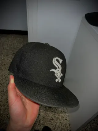 4 Gorras diferentes en buen estado MLB multicolor