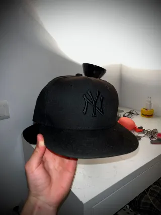 4 Gorras diferentes en buen estado MLB multicolor
