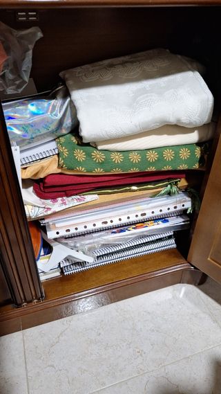 Mueble de madera maciza