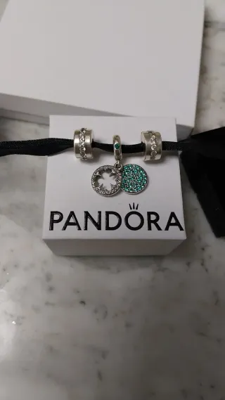 Pandora 3 Charm: Trébol y 2 Clip con circonitas.