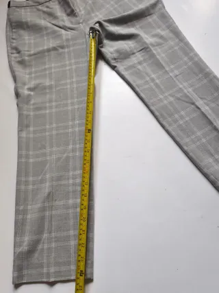 Pantalón de cuadros gris
