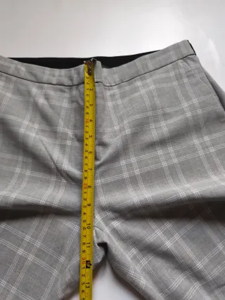 Pantalón de cuadros gris