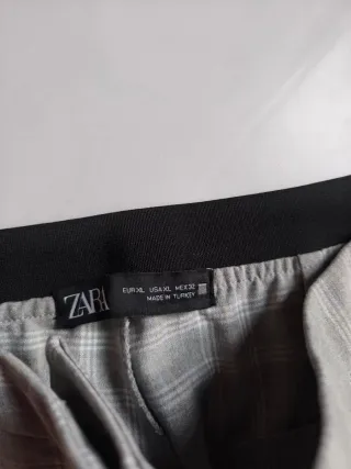 Pantalón de cuadros gris