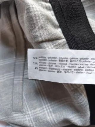 Pantalón de cuadros gris