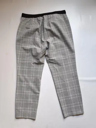 Pantalón de cuadros gris