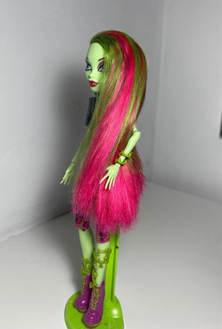 Monster High Venus McFlytrap Between Classes