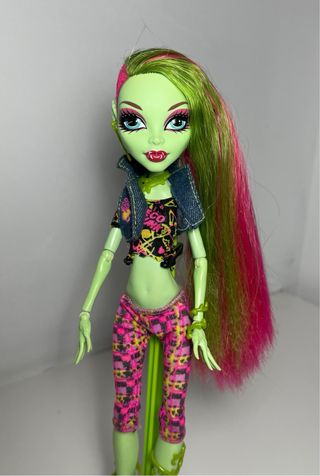 Monster High Venus McFlytrap Between Classes
