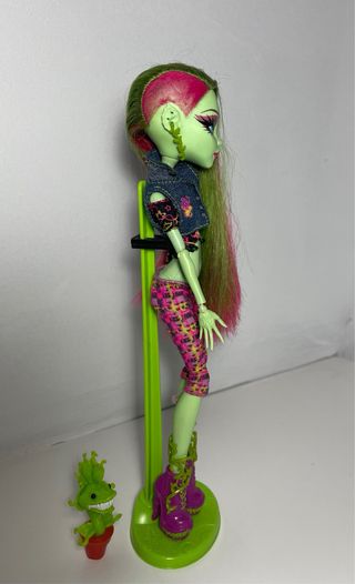Monster High Venus McFlytrap Between Classes