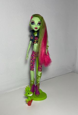 Monster High Venus McFlytrap Between Classes