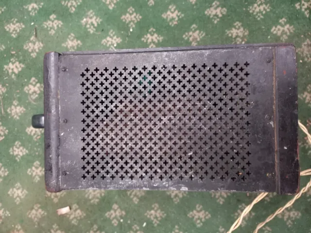 Antiguo transformador alimentador de corriente