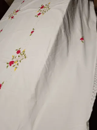Tovaglia ricamata a mano in cotone