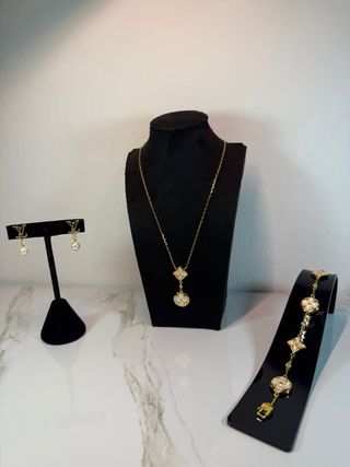 Conjunto Louis Vuitton Dorado y Perla