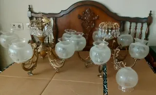 Lámpara de araña antigua dorada