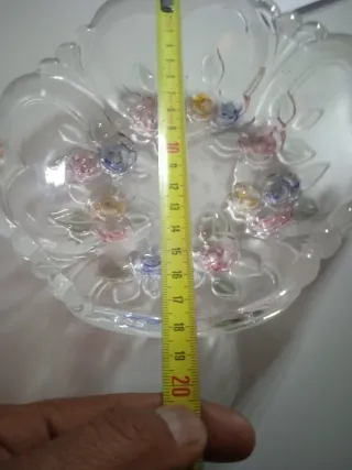 Cesta de cristal decorada con flores