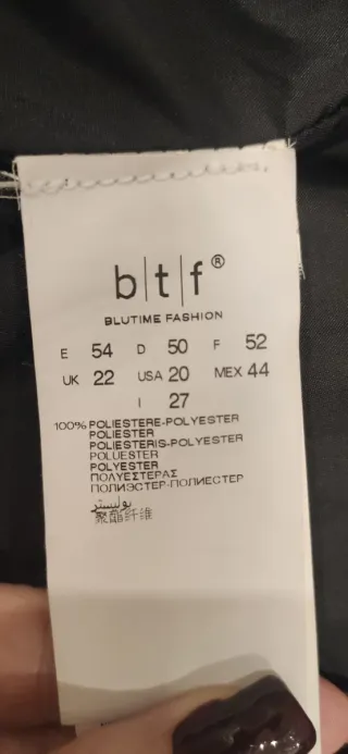 Abrigo acolchado negro con cinturón