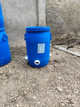 Parck 2 bidones 1 bebedero y 1 comedero