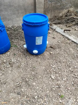 Parck 2 bidones 1 bebedero y 1 comedero