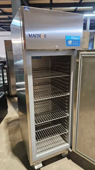 Congelador Vertical MAGNOS