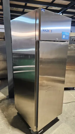 Congelador Vertical MAGNOS